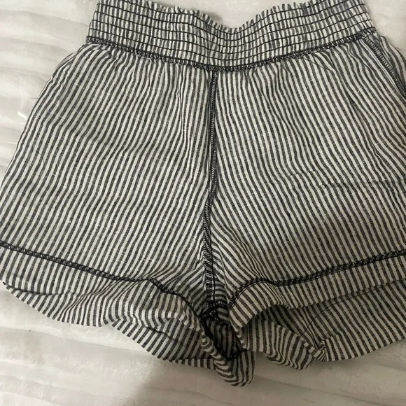 Reformation Light Gray & White Striped High Waist Women’s Shorts - Picture 10 of 13